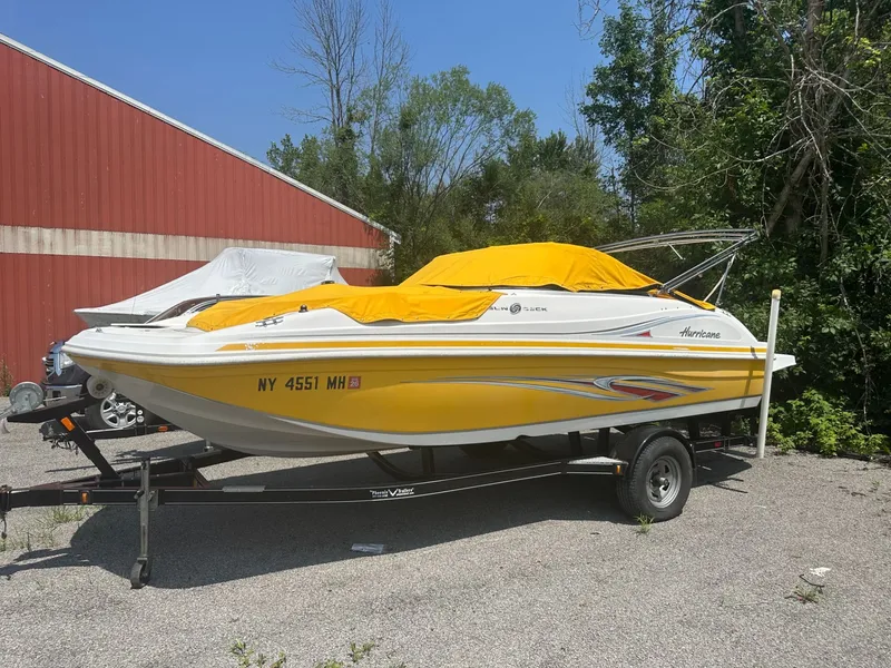 Slide: The Image of Hurricane SunDeck 187 IO 2011 - 4