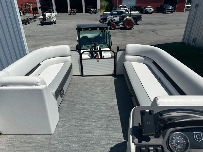 Slide: The Image of Godfrey Sweetwater 2286 SFL 2022 - 10