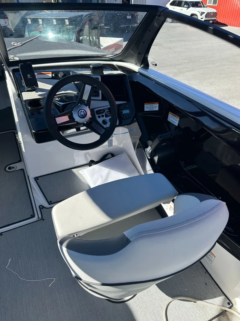 Slide: The Image of Yamaha AR220 2025 - 9