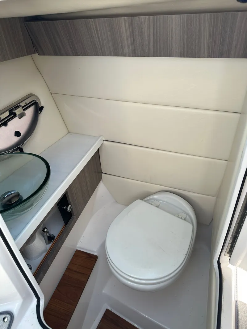 Slide: The Image of Regal 2800 Bowrider 2021 - 11