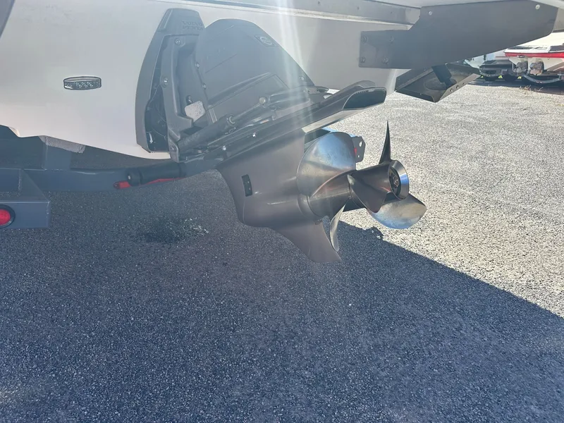 Slide: The Image of Regal 2800 Bowrider 2021 - 24