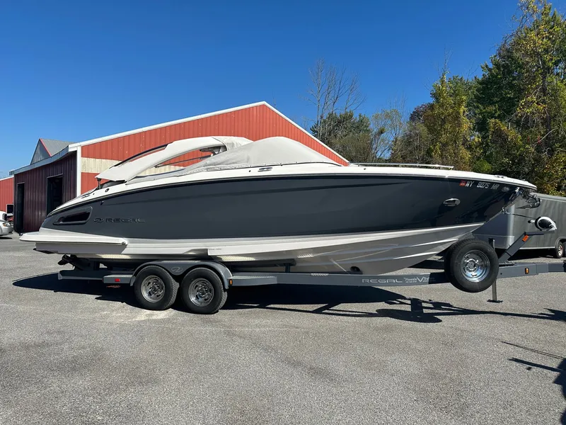 Slide: The Image of Regal 2800 Bowrider 2021 - 27