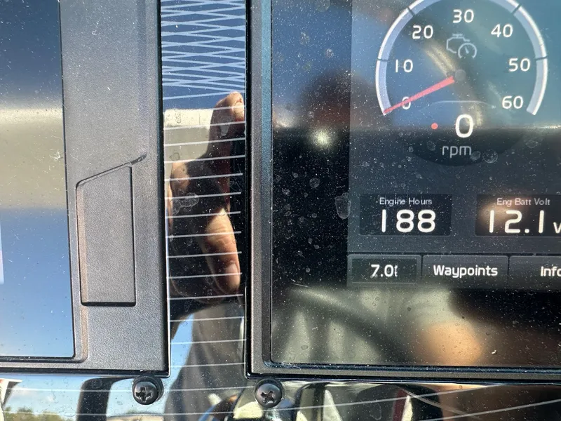 Slide: The Image of Regal 2800 Bowrider 2021 - 7