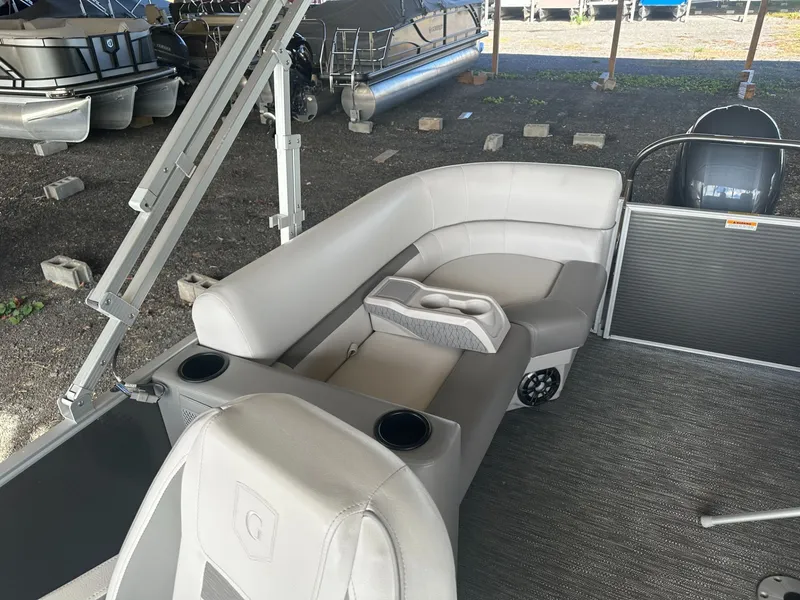 Slide: The Image of Godfrey Sweetwater Xperience 2286 SBX 2023 - 13