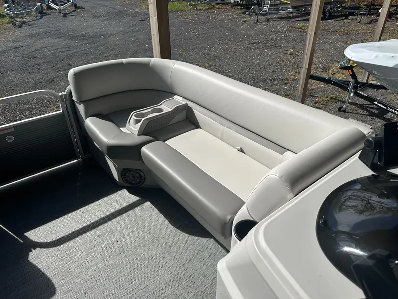 Slide: The Image of Godfrey Sweetwater Xperience 2286 SBX 2023 - 16