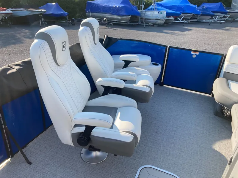 Slide: The Image of Monaco 235 RL 2021 - 10