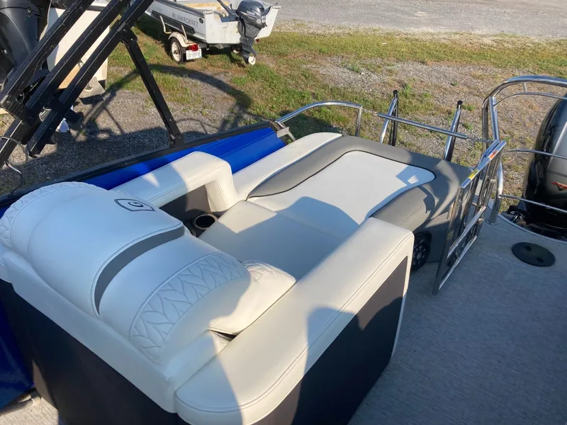 Slide: The Image of Monaco 235 RL 2021 - 15