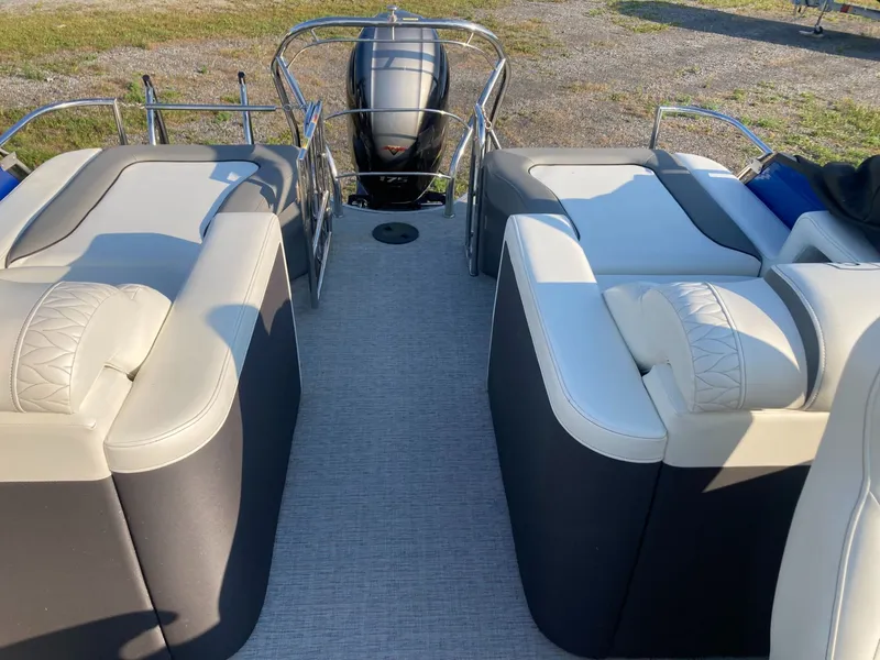 Slide: The Image of Monaco 235 RL 2021 - 17