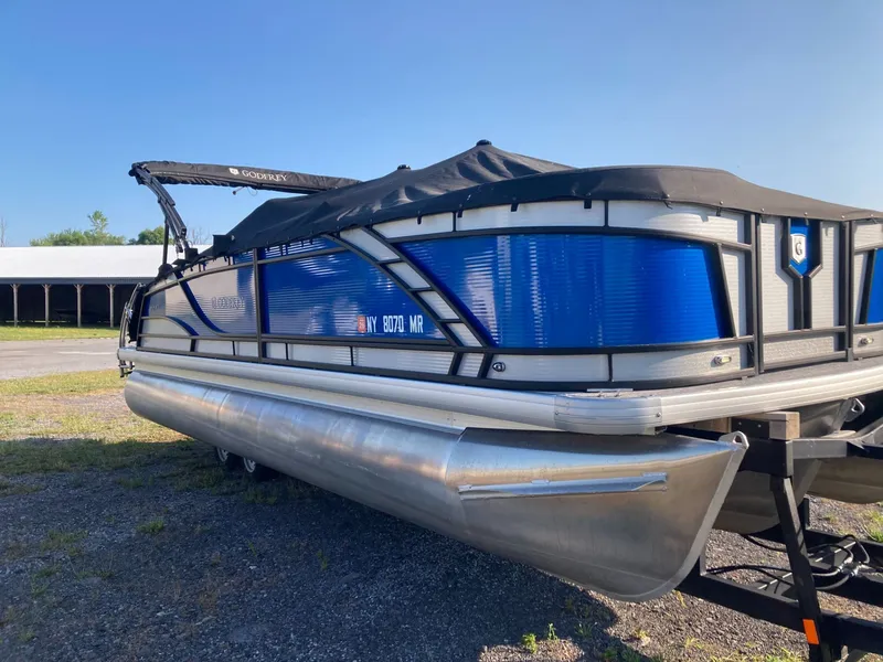 Slide: The Image of Monaco 235 RL 2021 - 3