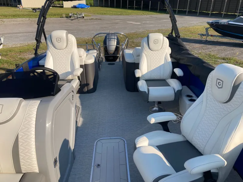 Slide: The Image of Monaco 235 RL 2021 - 9