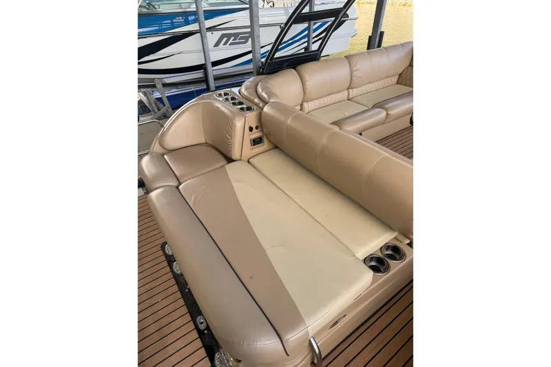 Slide: The Image of Luxurious seating on 2016 Harris Grand Mariner SL 250 Twin Engine pontoon boat. - 4