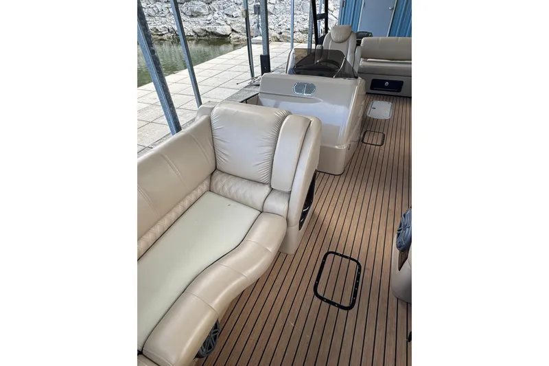 Slide: The Image of Luxurious interior of 2016 Harris Grand Mariner SL 250 Twin Engine pontoon boat. - 8