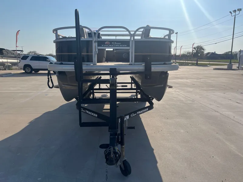 Slide: The Image of Sun Tracker Bass Buggy 18 DLX 2020 - 5