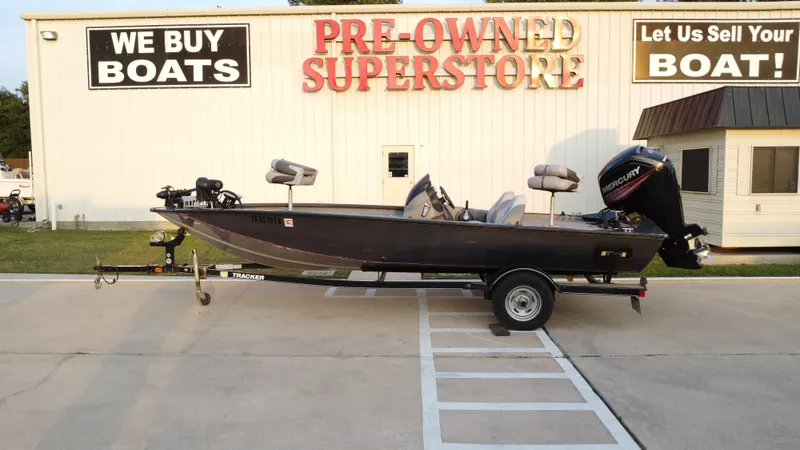 The Image of Tracker 190 2015 - 1