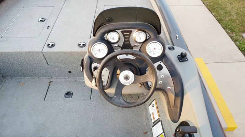 Slide: The Image of Tracker 190 2015 - 25