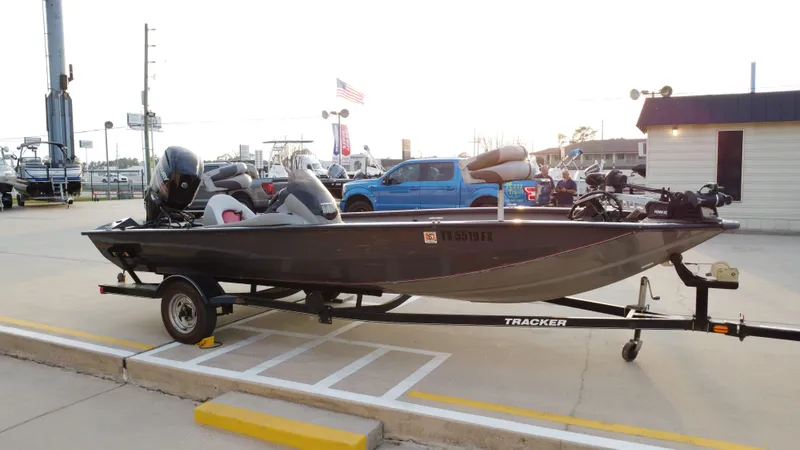 Slide: The Image of Tracker 190 2015 - 8