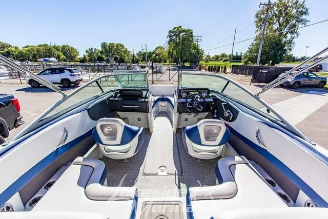 Slide: The Image of Crownline Boats 220 SS 2024 - 17