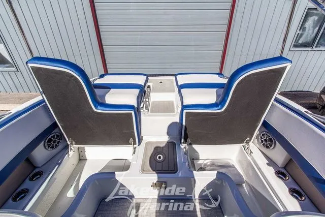 Slide: The Image of Crownline Boats 220 SS 2024 - 20