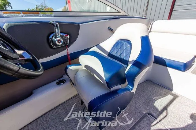 Slide: The Image of Crownline Boats 220 SS 2024 - 29