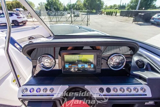 Slide: The Image of Crownline Boats 220 SS 2024 - 31