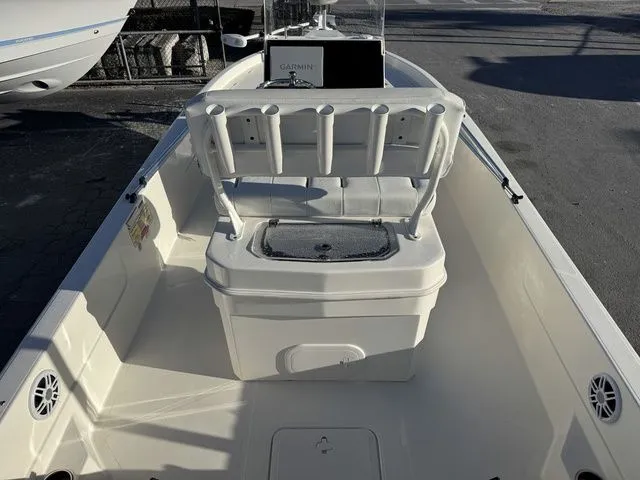 Slide: The Image of Skeeter SX230 2022 - 10