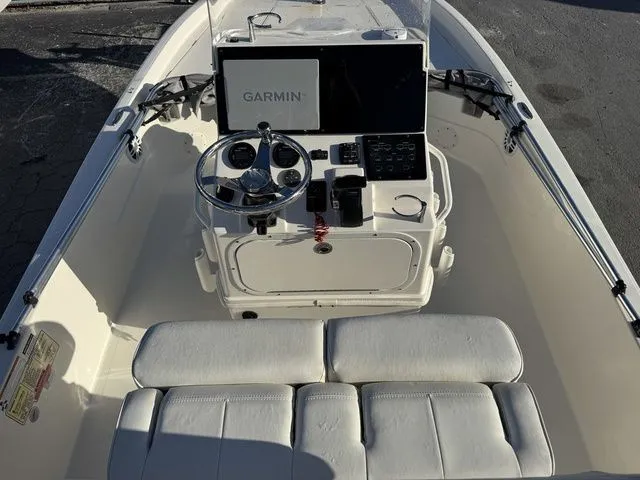 Slide: The Image of Skeeter SX230 2022 - 12