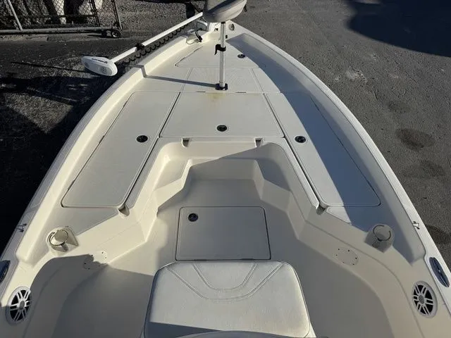 Slide: The Image of Skeeter SX230 2022 - 14