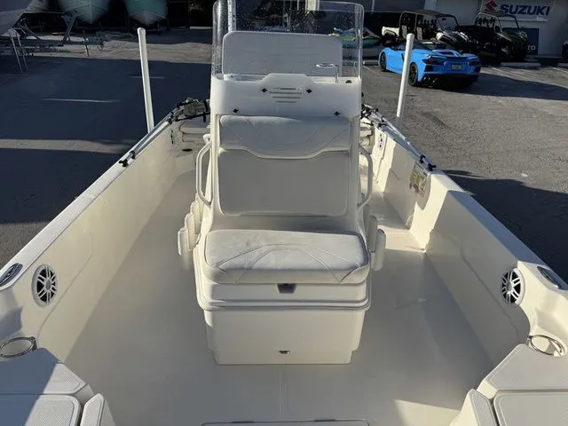 Slide: The Image of Skeeter SX230 2022 - 23