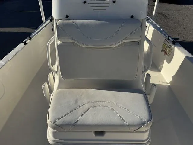 Slide: The Image of Skeeter SX230 2022 - 24