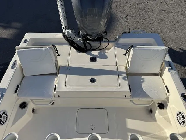 Slide: The Image of Skeeter SX230 2022 - 30