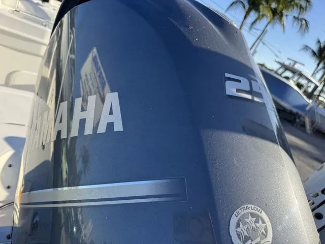 Slide: The Image of Skeeter SX230 2022 - 36