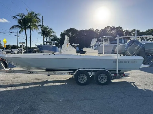 Slide: The Image of Skeeter SX230 2022 - 5