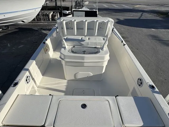 Slide: The Image of Skeeter SX230 2022 - 8