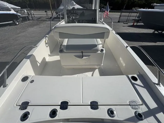 Slide: The Image of Boston Whaler 210 Dauntless 2016 - 10