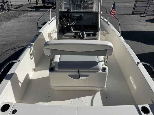 Slide: The Image of Boston Whaler 210 Dauntless 2016 - 11