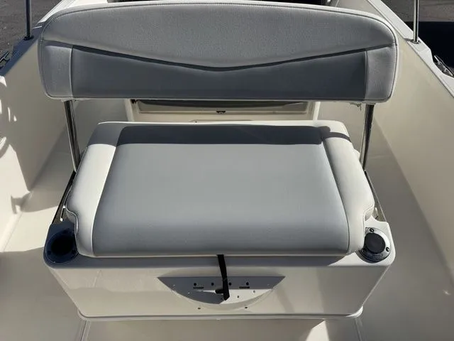 Slide: The Image of Boston Whaler 210 Dauntless 2016 - 13