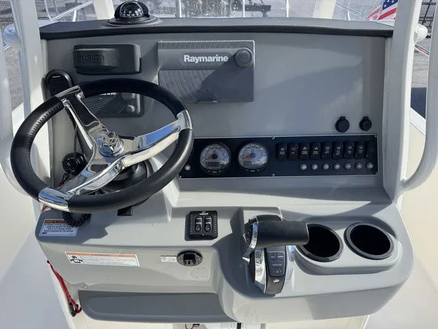 Slide: The Image of Boston Whaler 210 Dauntless 2016 - 15