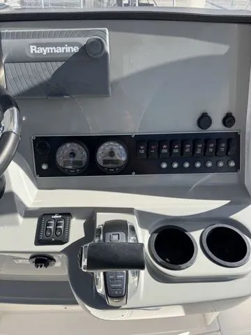 Slide: The Image of Boston Whaler 210 Dauntless 2016 - 16