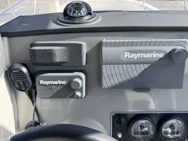 Slide: The Image of Boston Whaler 210 Dauntless 2016 - 17