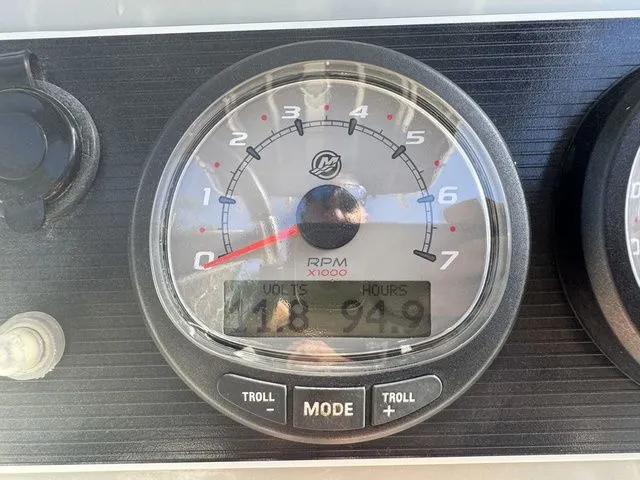 Slide: The Image of Boston Whaler 210 Dauntless 2016 - 18