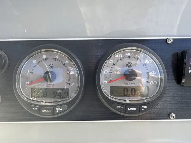 Slide: The Image of Boston Whaler 210 Dauntless 2016 - 19