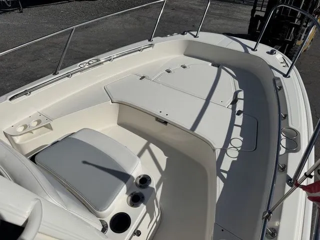 Slide: The Image of Boston Whaler 210 Dauntless 2016 - 23