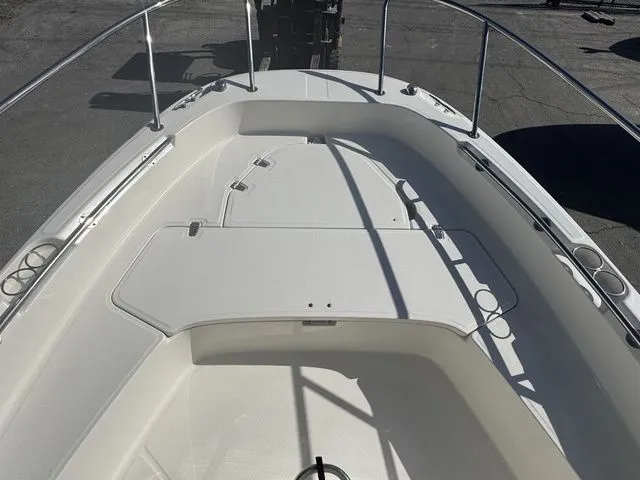 Slide: The Image of Boston Whaler 210 Dauntless 2016 - 24