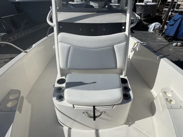 Slide: The Image of Boston Whaler 210 Dauntless 2016 - 26