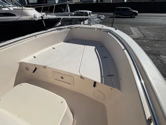 Slide: The Image of Grady-White Advance 257 2005 - 11