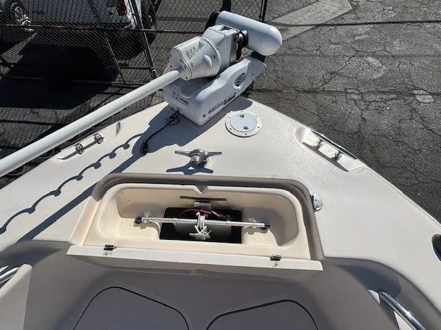 Slide: The Image of Grady-White Advance 257 2005 - 14