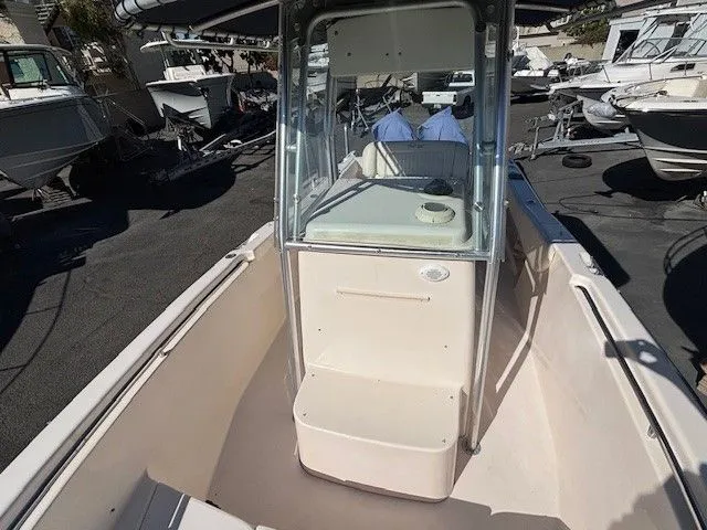 Slide: The Image of Grady-White Advance 257 2005 - 15