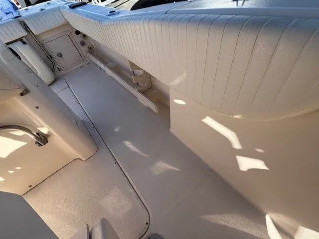 Slide: The Image of Grady-White Advance 257 2005 - 16