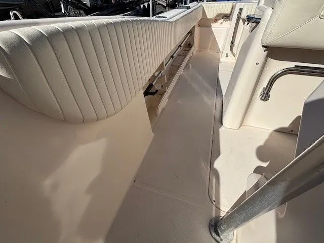 Slide: The Image of Grady-White Advance 257 2005 - 17