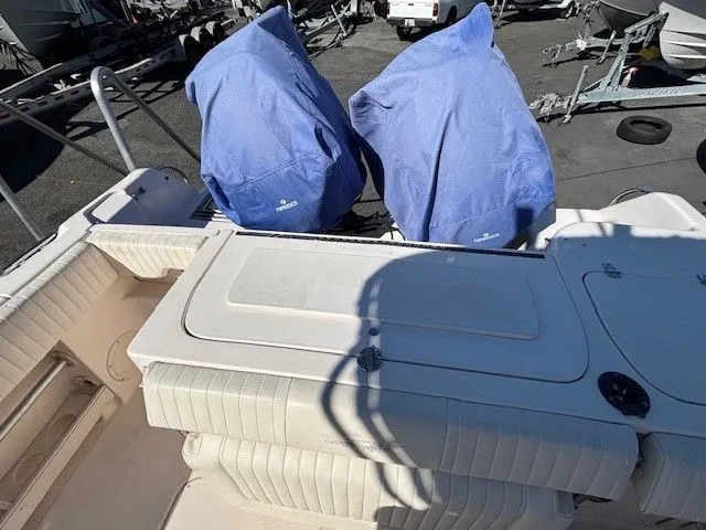 Slide: The Image of Grady-White Advance 257 2005 - 19